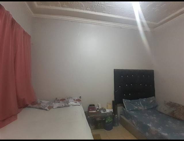 6 BEDROOM HOUSE FOR SALE IN BEZUIDENHOUT VALLEY